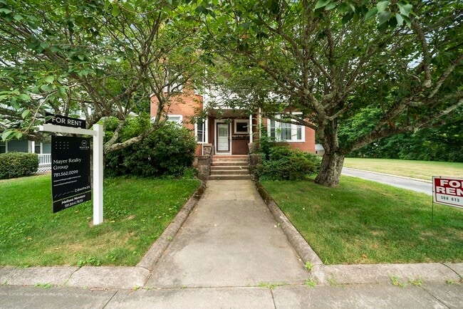 Building Photo - 48 Seaver St Unit 2