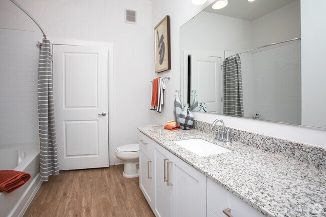 1BR, 1BA - 799SF