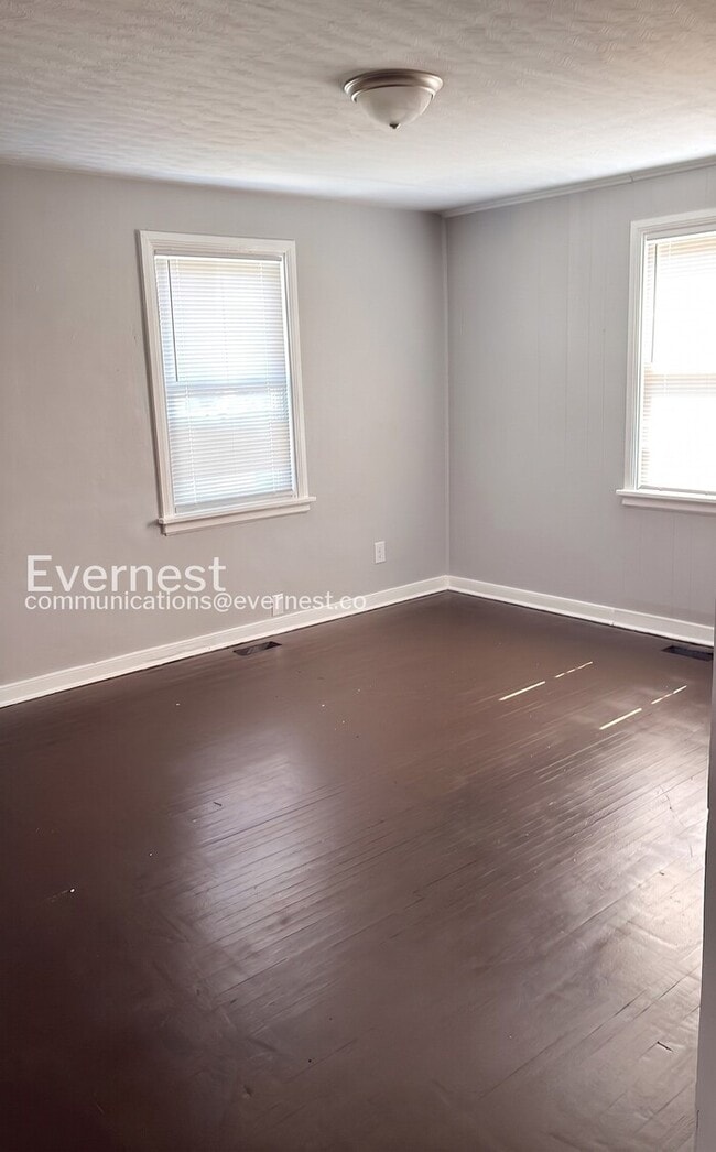 2 Bed/1 Bath Home with Off-Street Parking / Pet-Friendly / Vouchers Accepted / Available Soon!