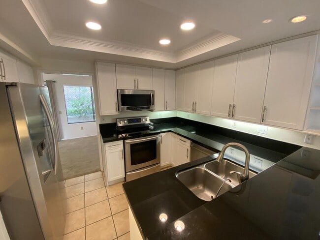 Building Photo - 10381 Crosscreek Terrace