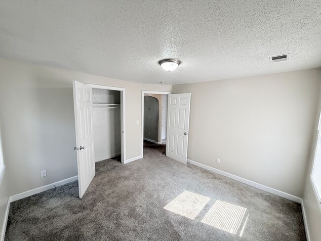 Photo - 6215 Lathrop Ave