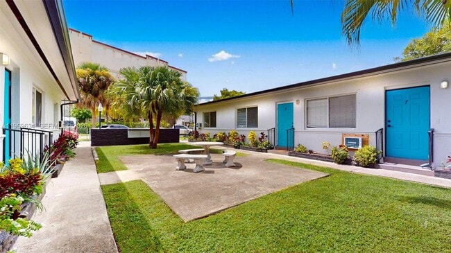 Photo - 2499 SW 27th St Unidad 5