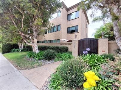 Building Photo - 2420 Torrey Pines Rd Unit B204 Rental