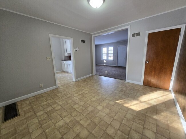 Photo - 209 Maple St