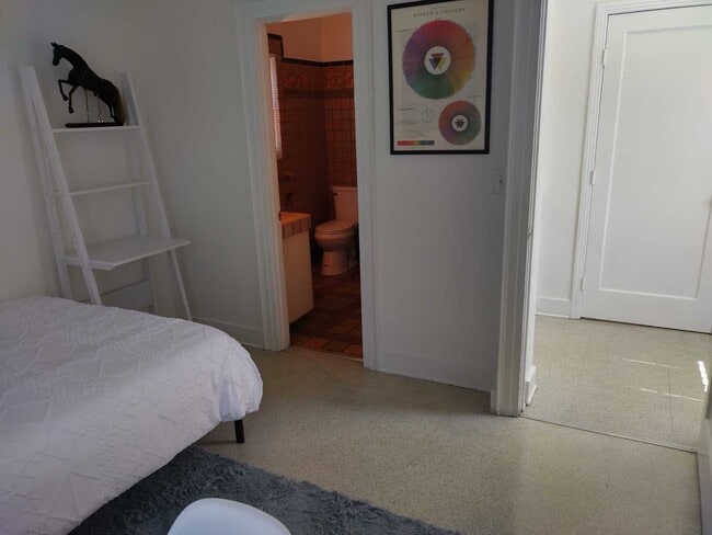 Photo - 1917 N Oxford Ave