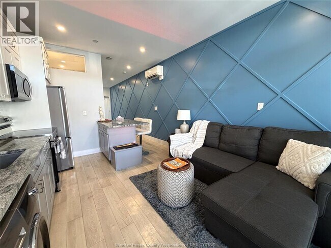 Photo - 477 Pelissier St Unit 7