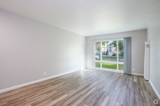 2BR, 1BA - 824SF - Living Room