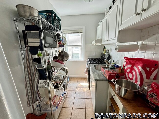 Photo - 69 Raymond Ave Unidad 1R