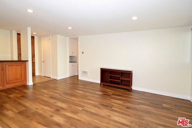 Photo - 5950 Canterbury Dr Unit C212