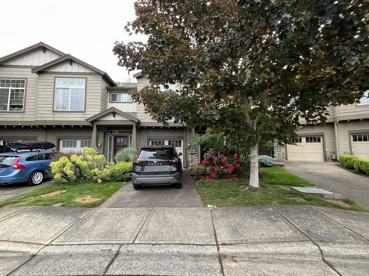 Photo - Beautiful 1,479 Sq Ft Bethany Home with 3 Bedrooms, 2.5 Bathrooms, and Bright Open Living Spaces