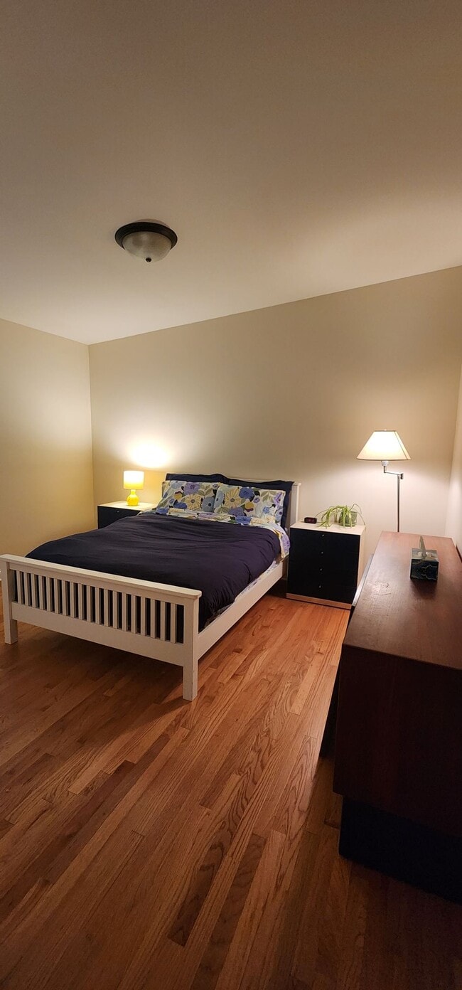 Building Photo - 2018 Lake St Unit Apt 2