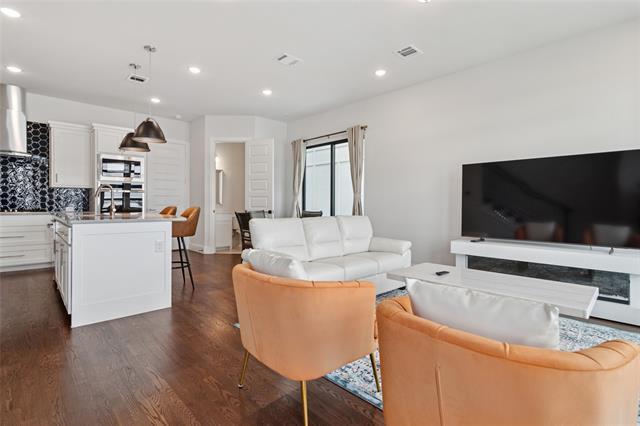 Photo - 528 Secretariat Dr