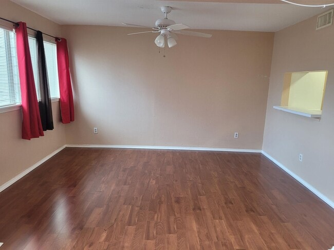 Photo - 306 Out Yonder