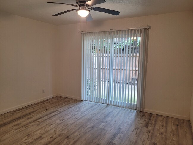 Photo - Travis Elm Unit 3