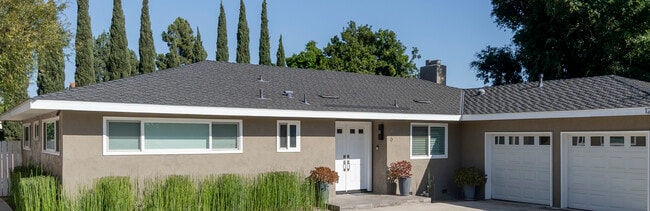 Photo - 129 E Loop Dr