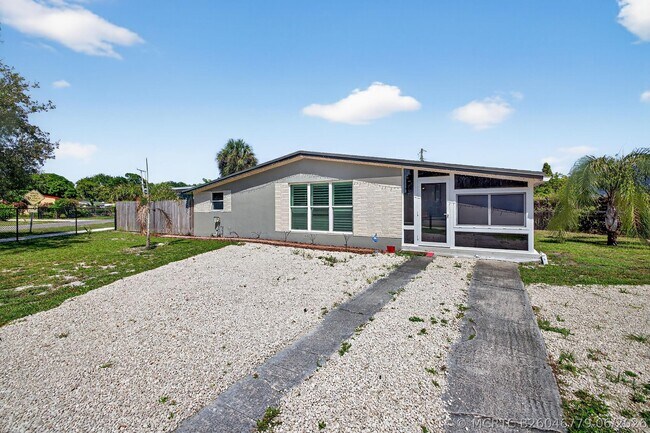 300 SW 25th Ave