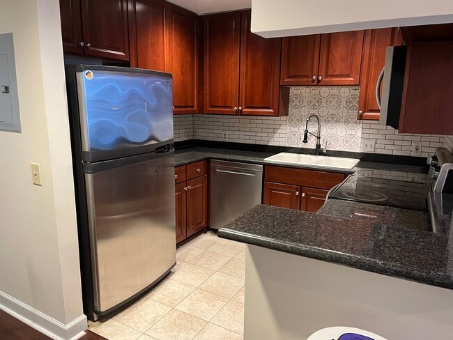 Kitchen - 195 14th St NE Unit 401