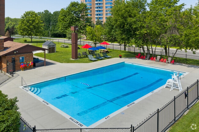 Pool - Deschenes Court - Moodie - Accora Village
