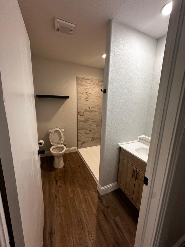 Building Photo - 2909 Alexander Ave