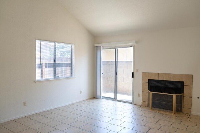 Photo - 7010 N Thorne Ave