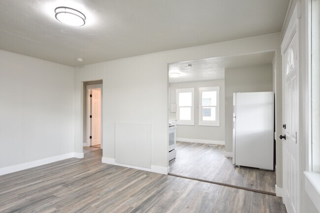 Photo - 263 Maple St