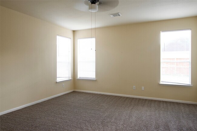 Building Photo - 3215 Cumberland Ct