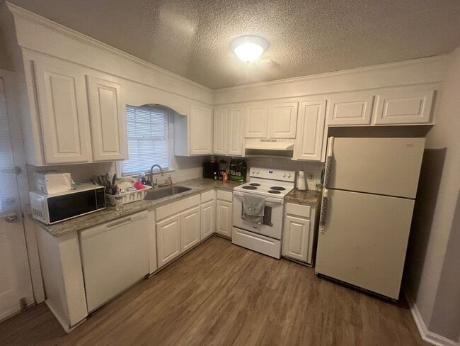 Photo - 113 Manorwood Court Unit C