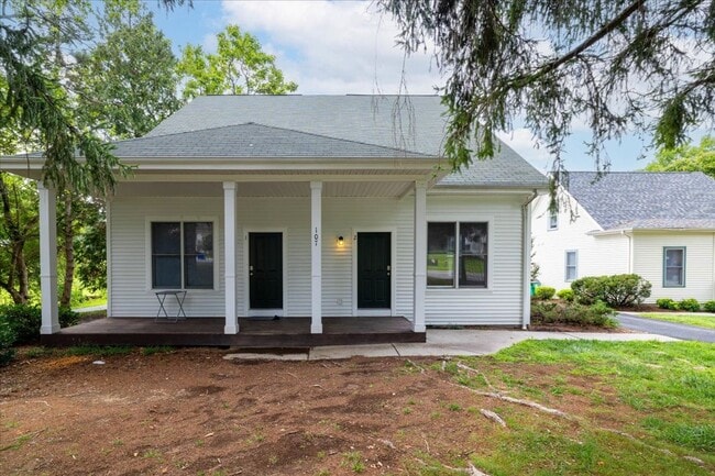 Building Photo - 50% Off First Month! Spacious 3BR Townhome...