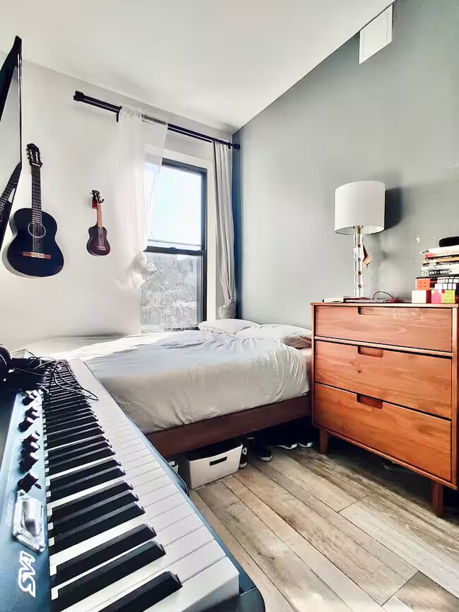 Photo - Large HDTV Room, AC, 15 min to Manhattan #125 Unidad 4FL