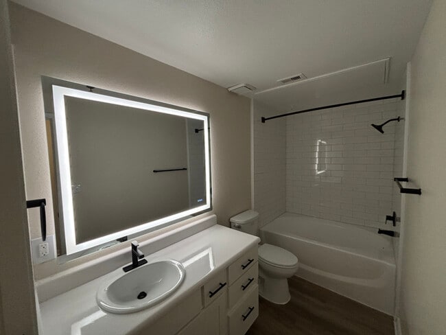 Building Photo - 250 S Stagecoach Trail