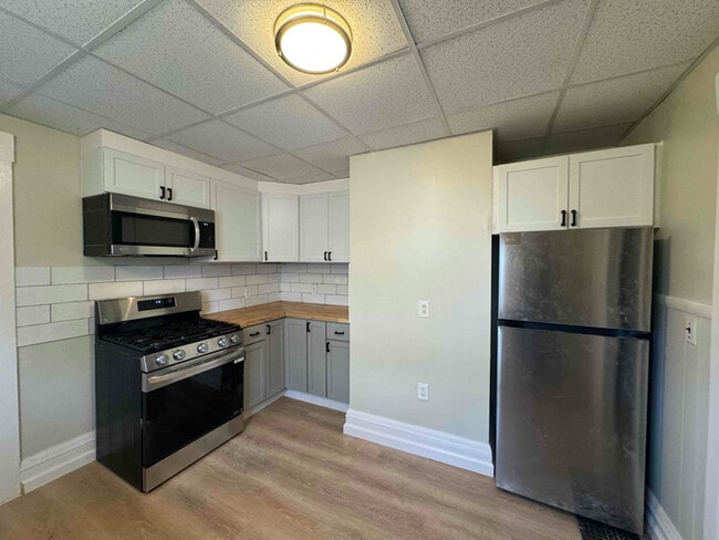 Building Photo - 290 Ross Park