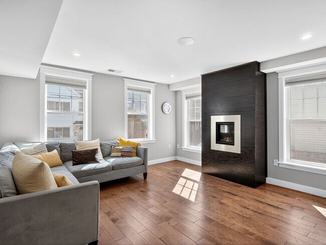 Photo - 409 Norfolk St