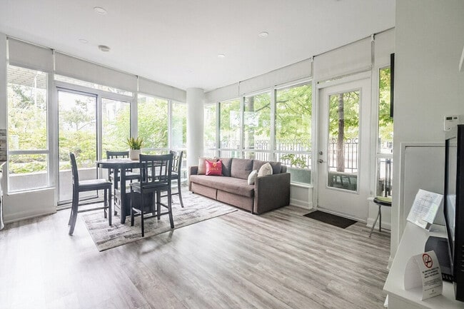 Building Photo - 250 Fort York Blvd Unit SI ID1381863P