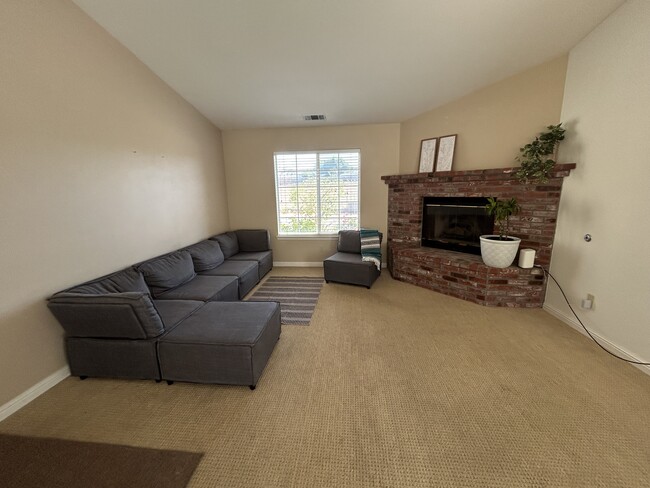 1465 Oak Knoll Rd