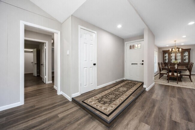 Photo - 8826 Tanager St