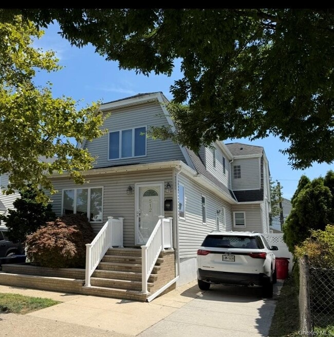 Building Photo - 512 E Penn St Unit Upper