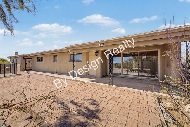 Photo - Mid Century Ranch Home on 2+ Acres with Private Pool - Mountain & City Views