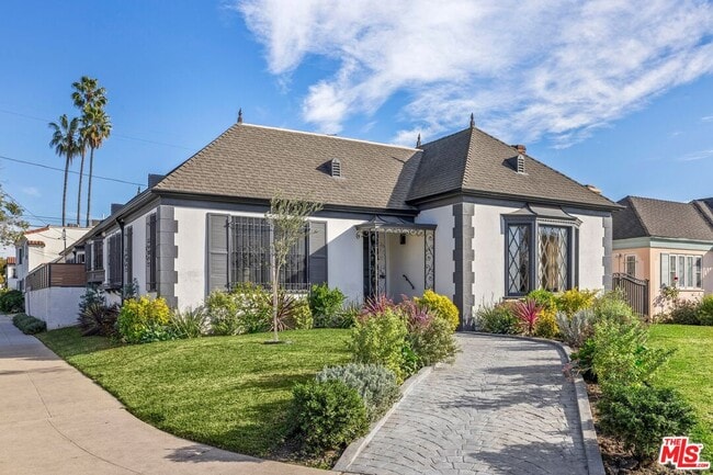 Building Photo - 200 S Formosa Ave