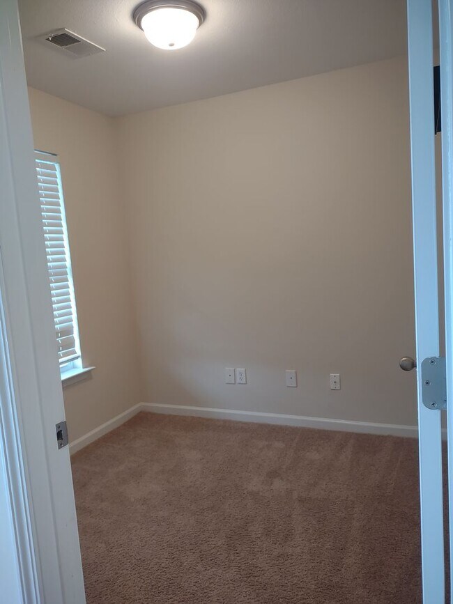 Photo - Super Four bedroom home in Northeast Columbia!