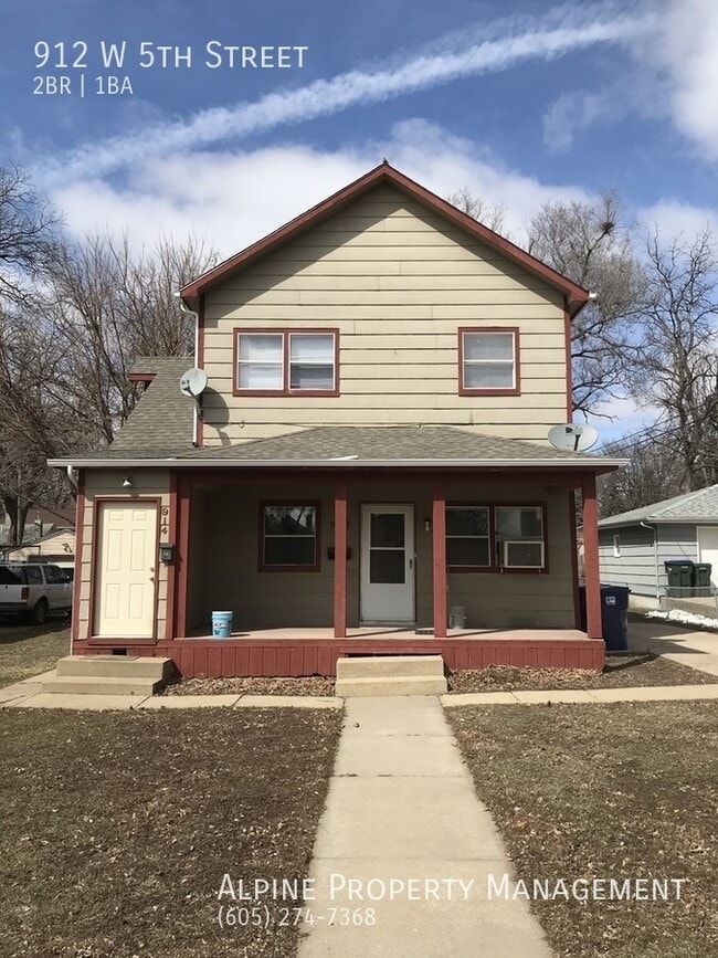 Photo - 2 Bed/1 Bath Ground Level Duplex!!