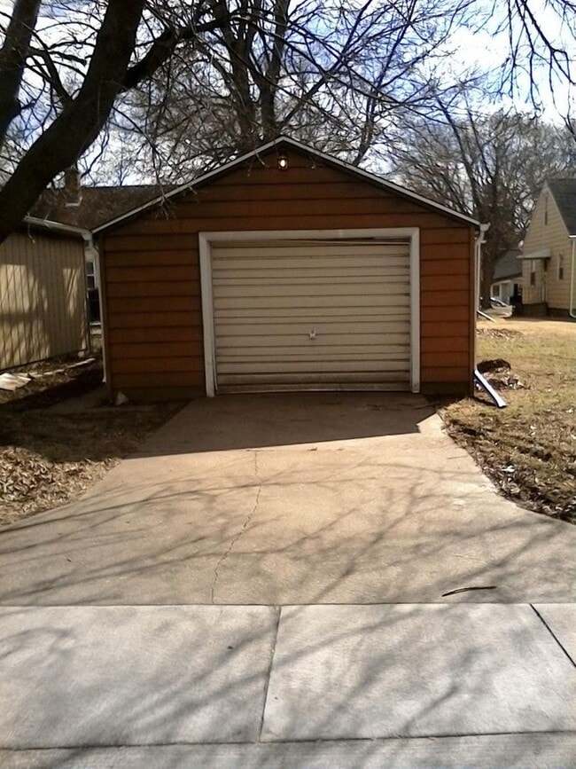 Photo - Charming 2-Bedroom Unit in Quiet Moline Location