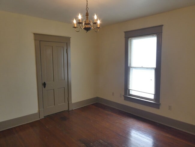 Photo - 3 Bedroom House Downtown & Walking Distance to Columbia College