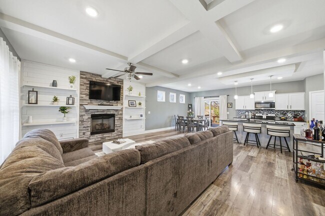 Photo - 1135 Charles Thomas Dr