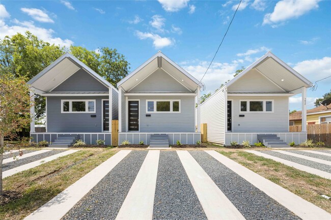 Photo - 7614 Avenue L