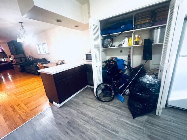 Photo - 549 61ST St Unit 2