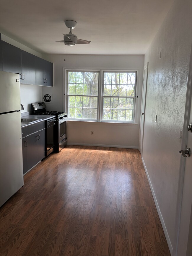 Galley Kitch 18 x 6 - 80 Brush Hill Ave Unidad 80 Brush Hill Condos #65