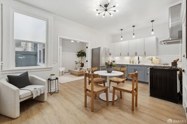 Photo - 202 (17-19 Card Aly) Unit 17