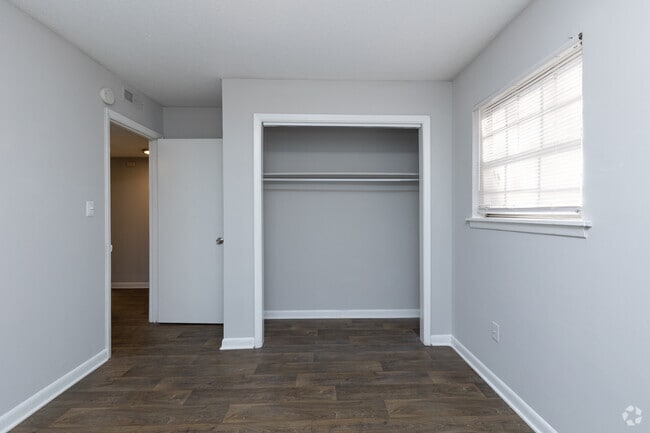 3BR, 1BA - 945SF - Classic - Bedroom