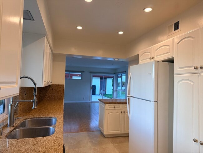 Photo - 410 N Canyon Blvd