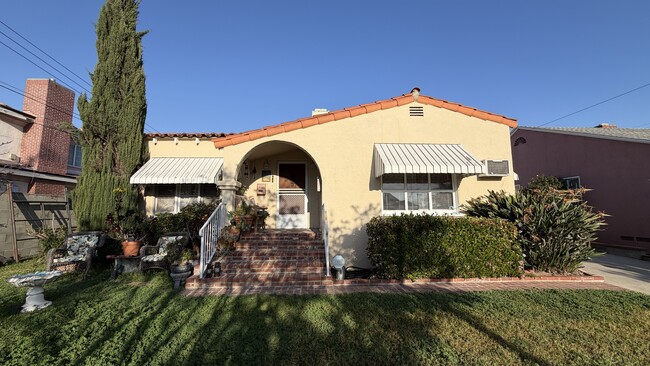 Building Photo - 1034 S 4th St